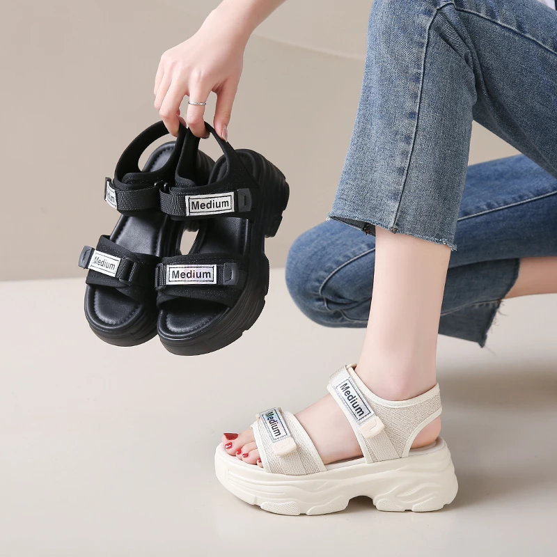 厚底时尚休闲沙滩凉鞋女2025夏新款舒适小码松糕鞋小个子百搭增高