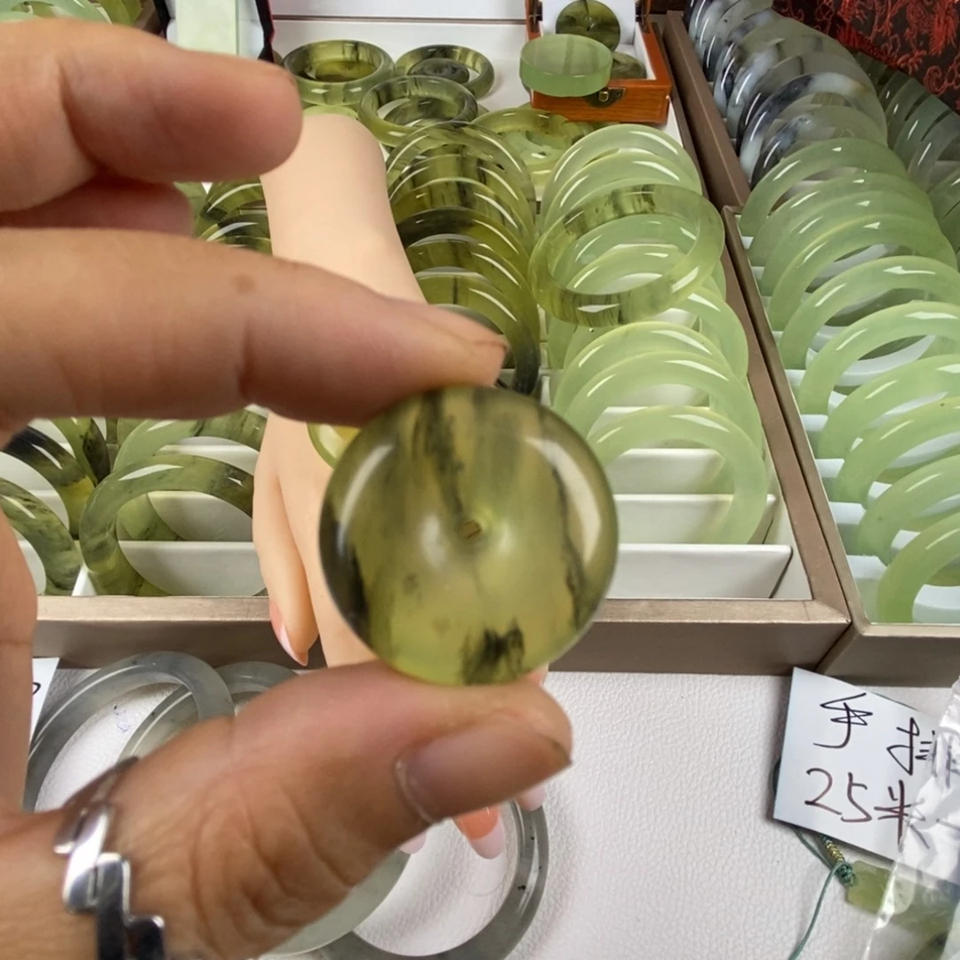 埋***家未镶嵌蛇纹石玉颈饰