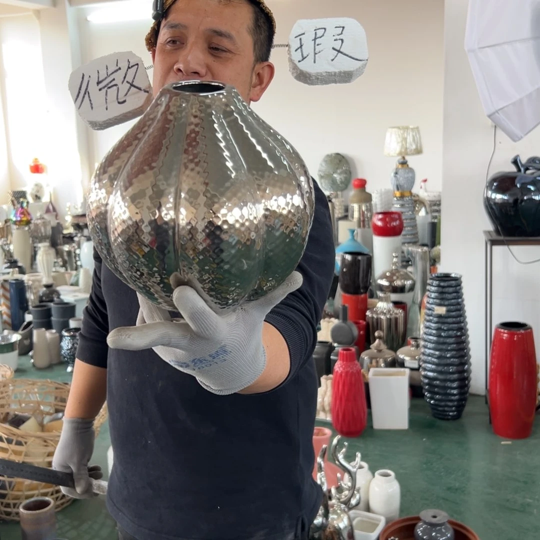 摆件44 号高中低温陶瓷瓶（部分微瑕）