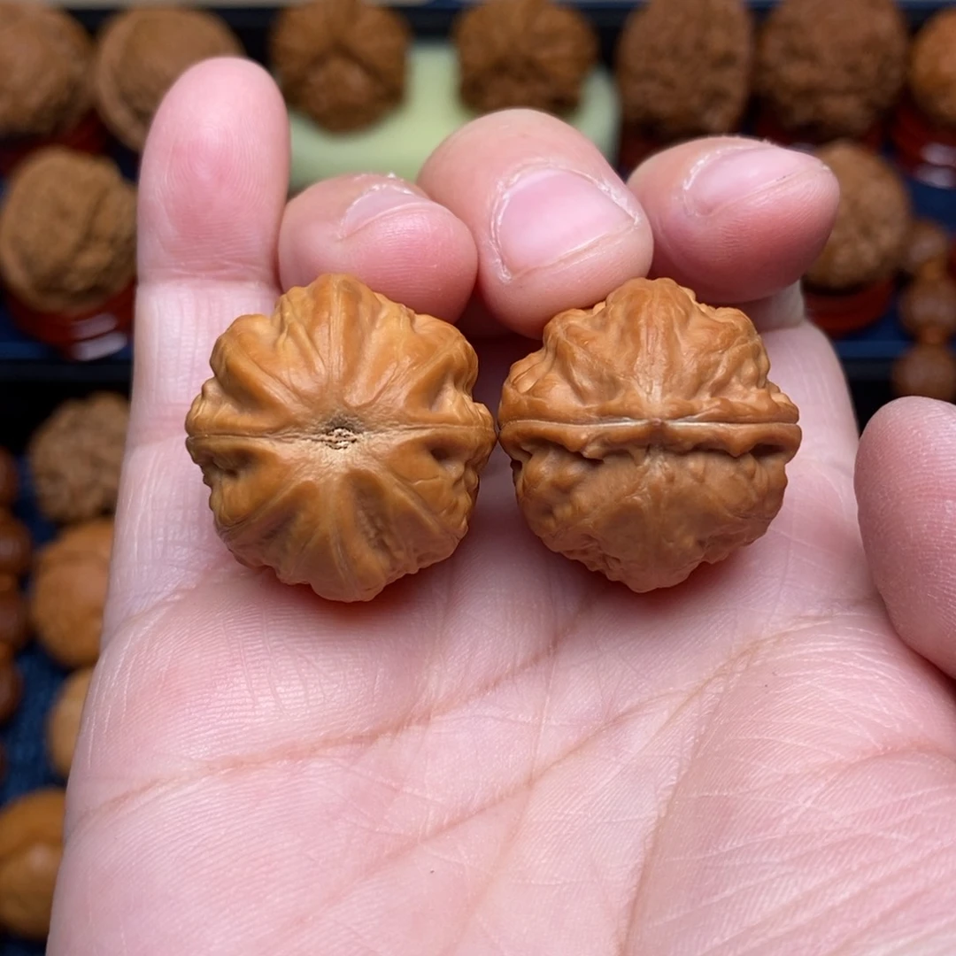 文玩核桃把件手捻粗筋八棱官帽