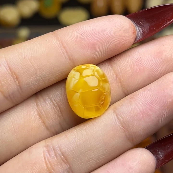 蜜蜡未镶嵌珠宝奇石鸡油黄妖花富甲一方 微微瑕