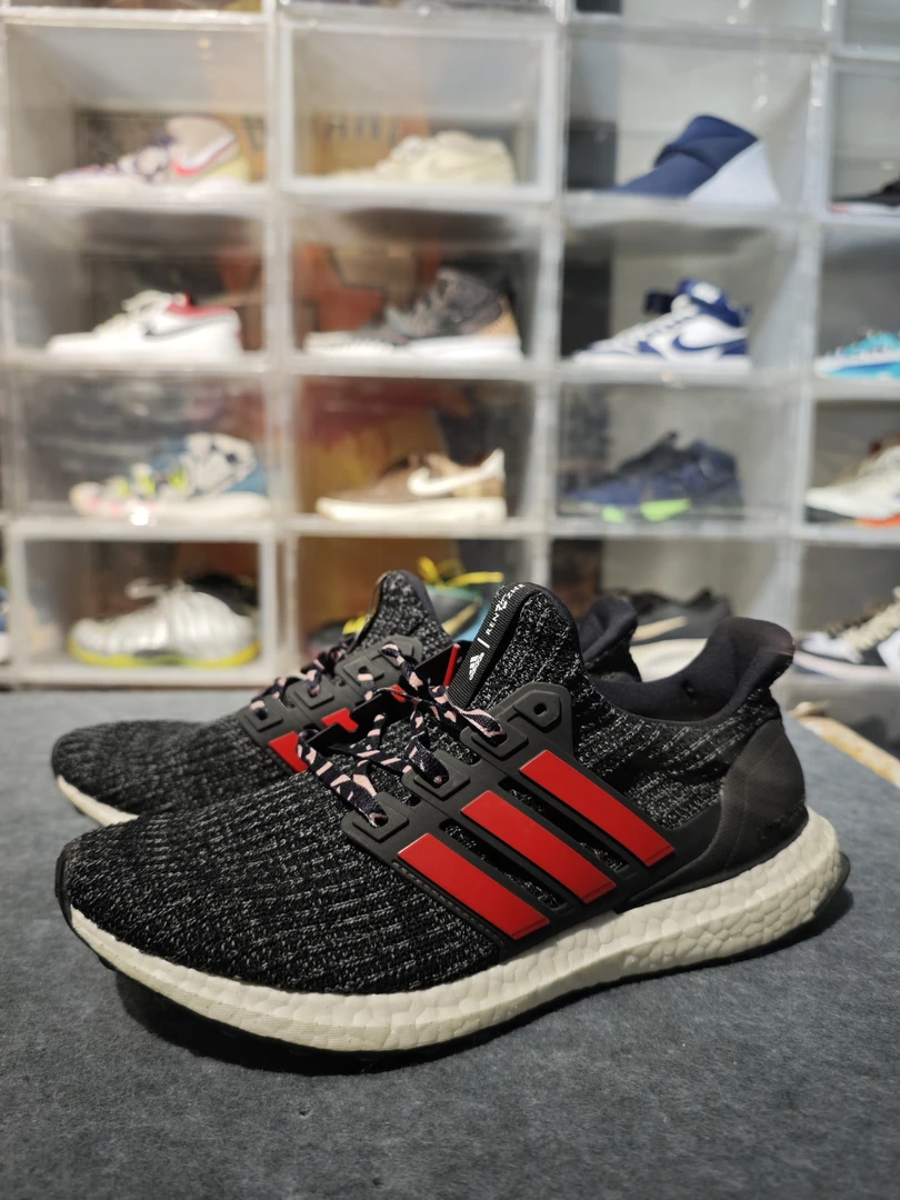 A41码adidas UltraBoost 4.0 缓震透气 舒适轻便 防滑耐磨跑鞋
