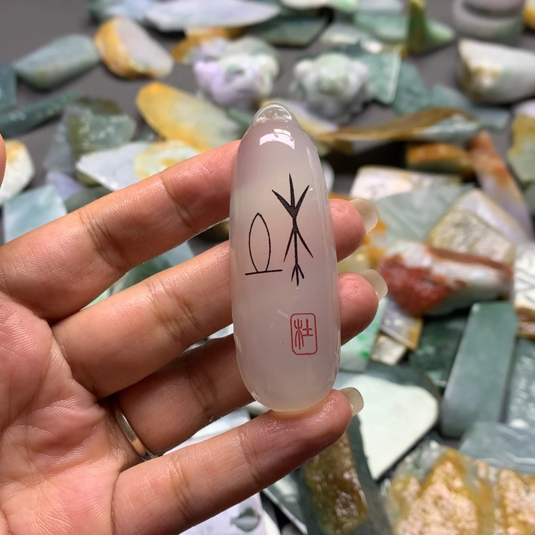 翡翠未镶嵌颈饰翡翠