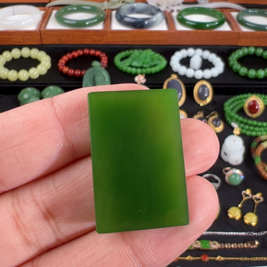 和田玉（碧玉）未镶嵌颈饰果阳绿无事牌