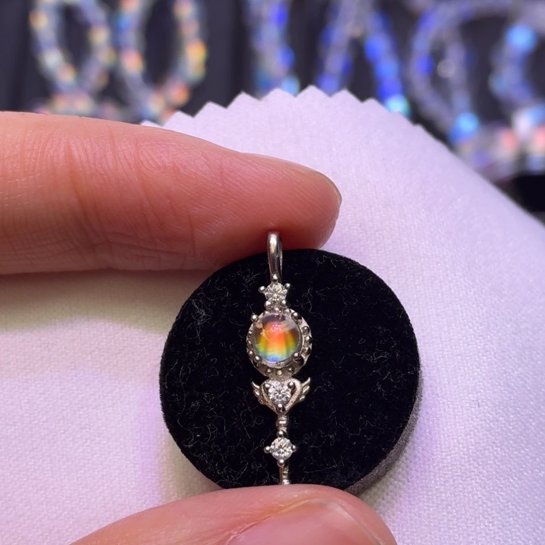 银S925镶嵌颈饰月光石马岛吊坠