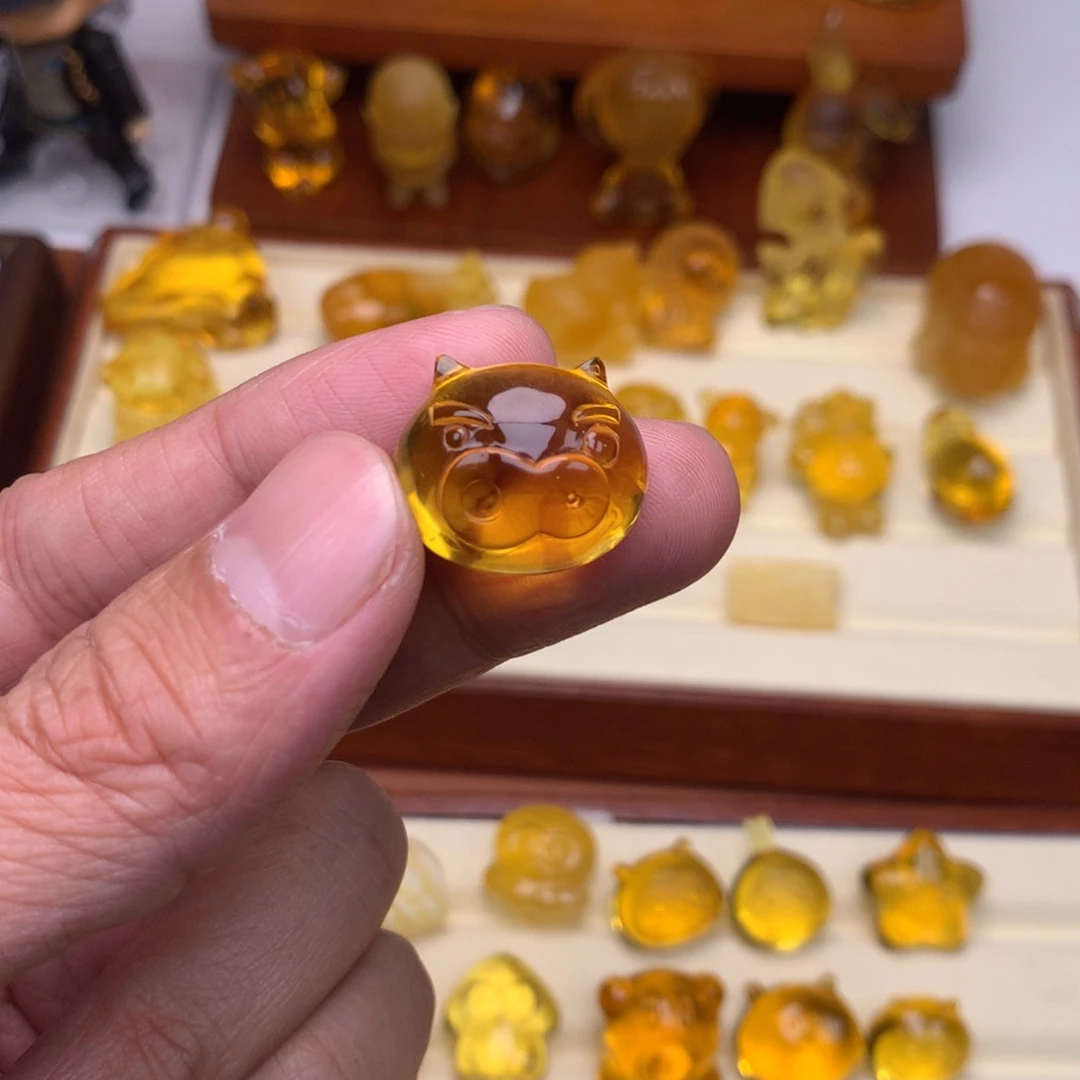 琥珀裸石未镶嵌猪2