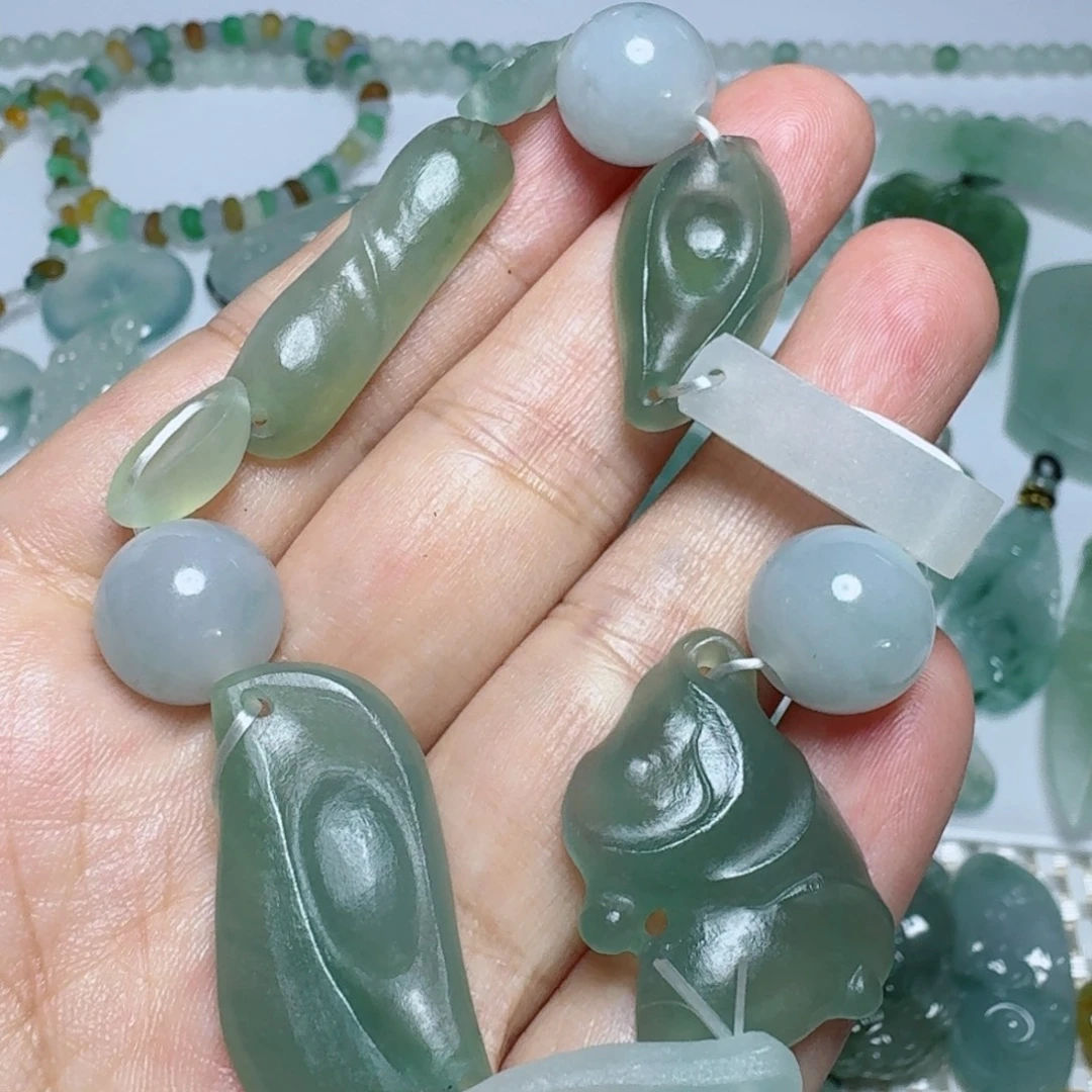 定制翡翠未镶嵌挂件