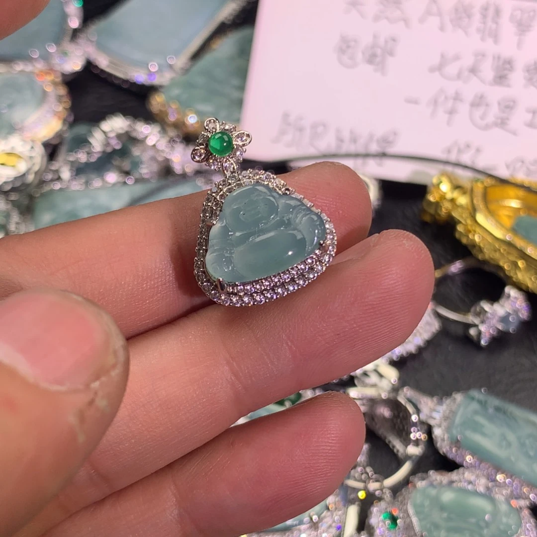 翡翠颈饰未镶嵌佛公