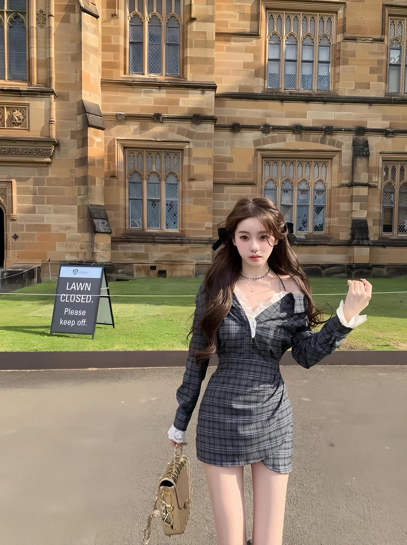 人间扳手 早秋纯欲风甜美露肩长袖衬衫连衣裙设计感蕾丝边吊带裙