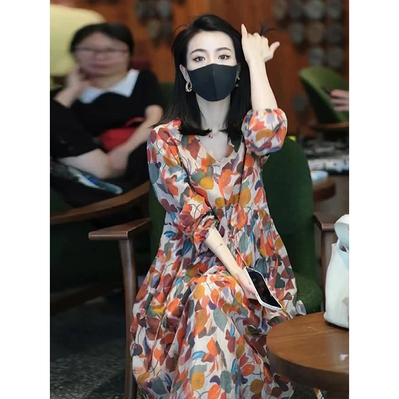 碎花连衣裙春夏印花夏季法式设计感长袖收腰高级感显瘦中长款裙子