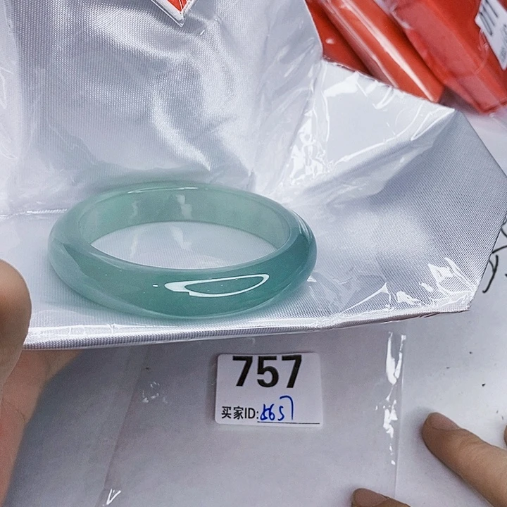 翡翠未镶嵌手镯一图一物实物为准（微瑕处理）