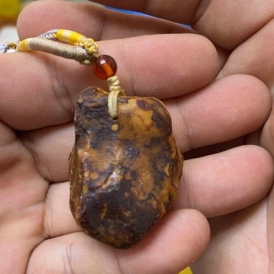 蜜蜡未镶嵌裸石吊坠