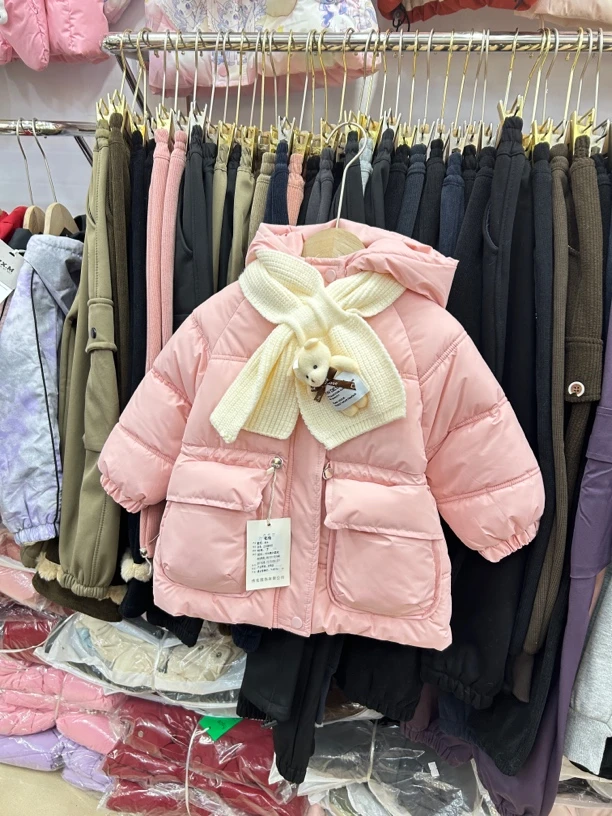 实体店服装款断码捡漏男女童衣服
