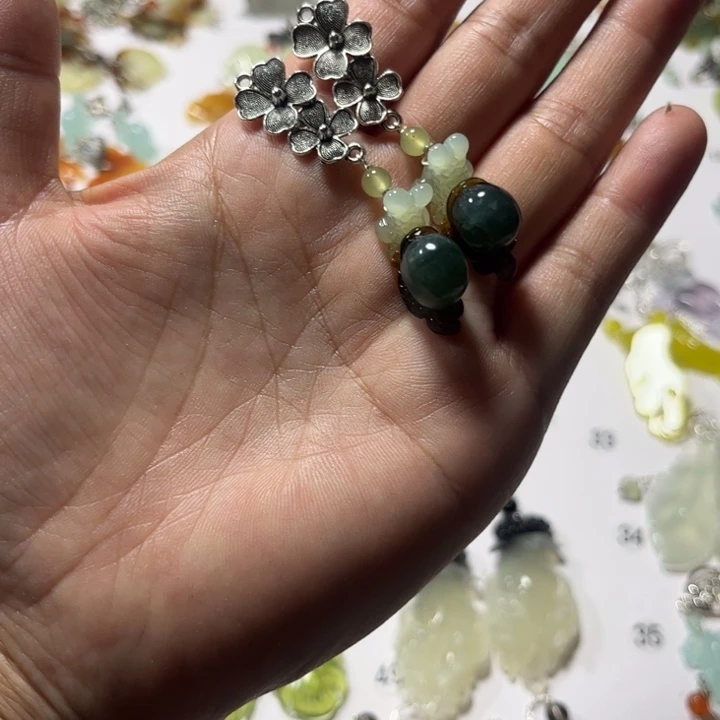 蛇纹石玉合金耳饰