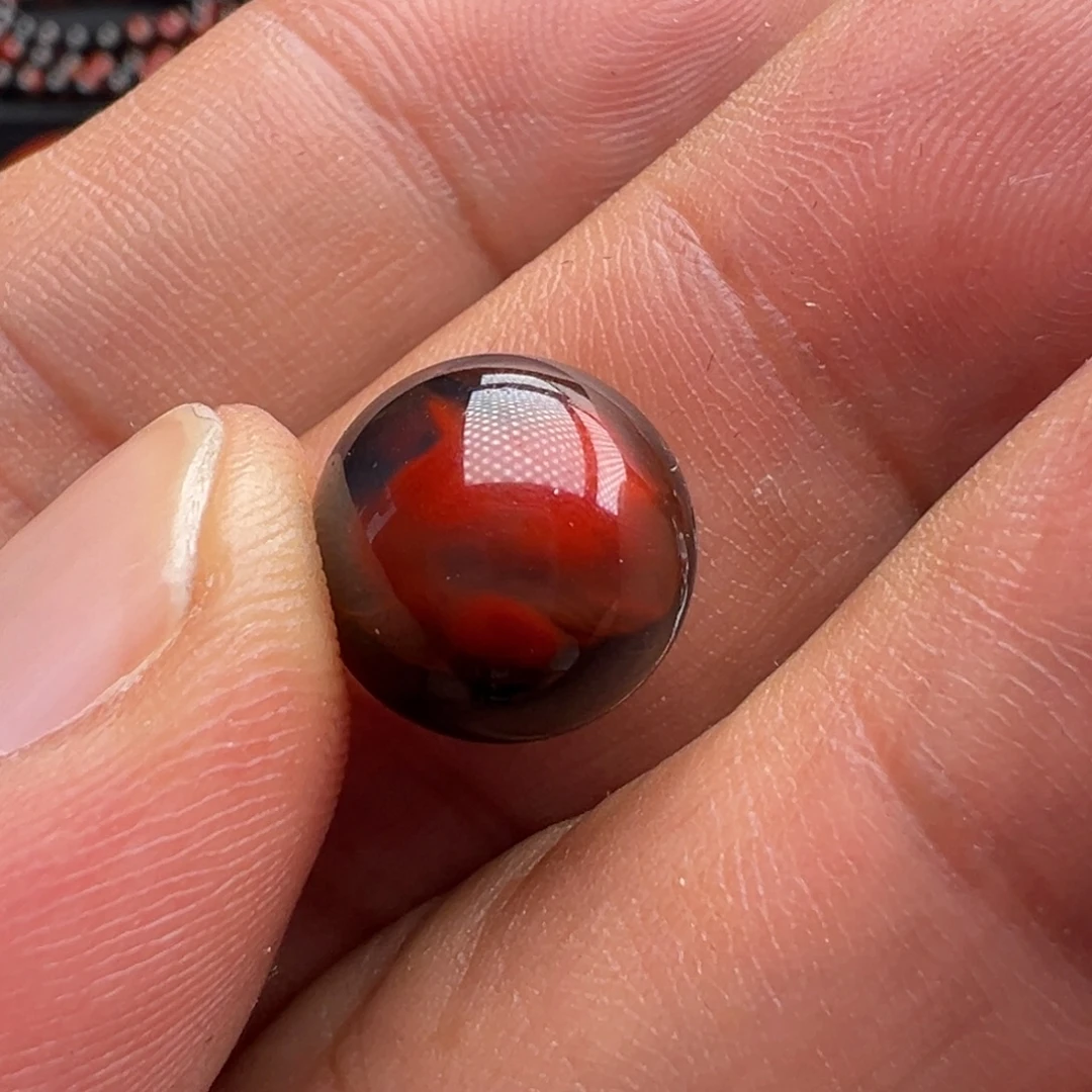 伴***雨南红玛瑙未镶嵌珠宝奇石