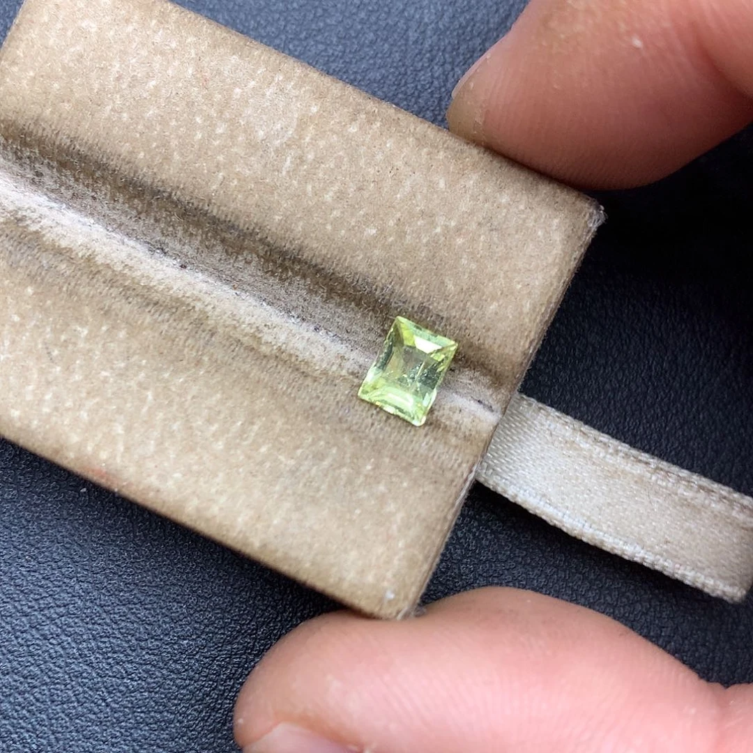 裸石金绿宝石0.97ct全净