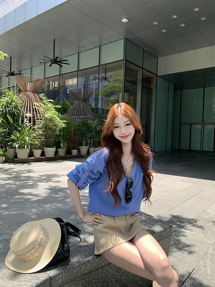 气质蓝色v领长袖衬衫女夏季2025新款宽松衬衣设计感通勤上衣