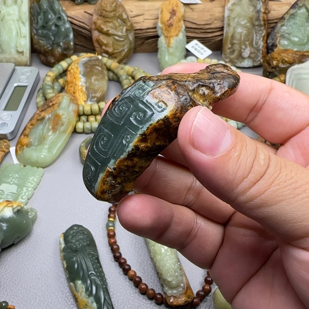 立***漆岫岩河磨玉（透闪石质玉）未镶嵌珠宝奇石