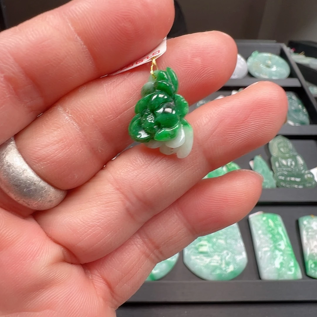 翡翠未镶嵌颈饰花