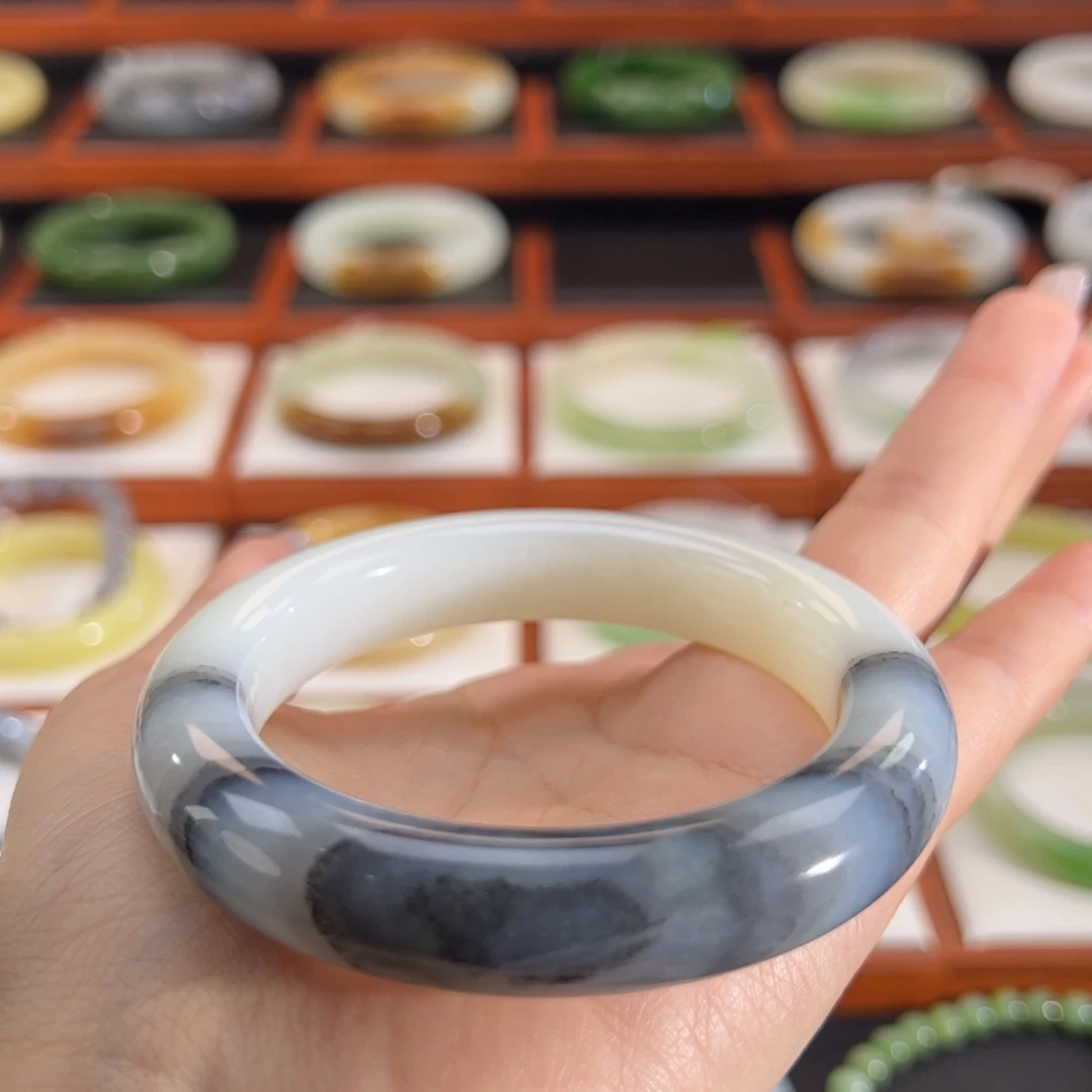和田玉（墨玉）未镶嵌手镯山水墨色