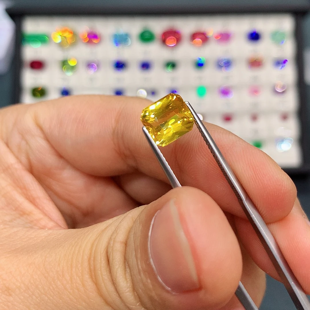 彩色蓝宝石裸石未镶嵌3.07克拉雷迪恩精切