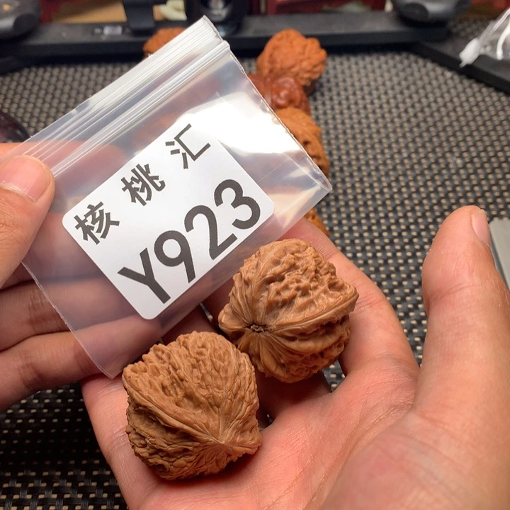 文玩核桃吊坠磨盘