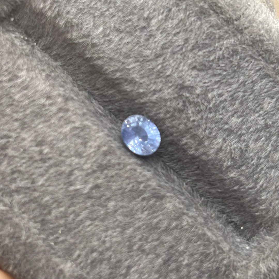 天然斯里兰卡矢车菊无烧蓝宝石 0.96克拉 5×6mm