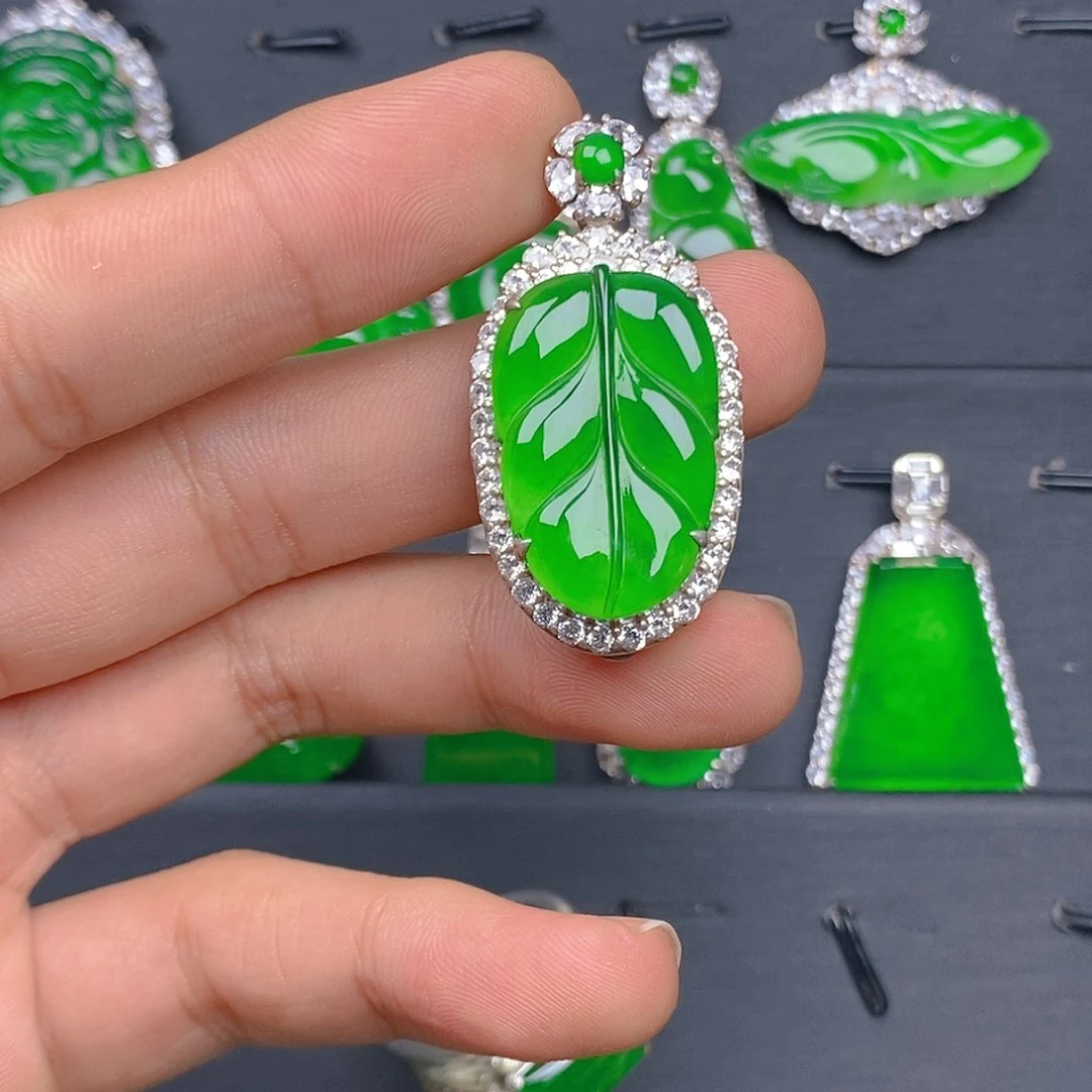 吊坠(赠链)银S925镶嵌翡翠吊坠