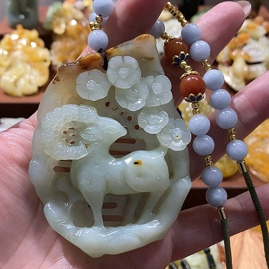 蛇纹石玉未镶嵌颈饰