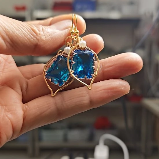 未镶嵌耳饰水晶人**菊