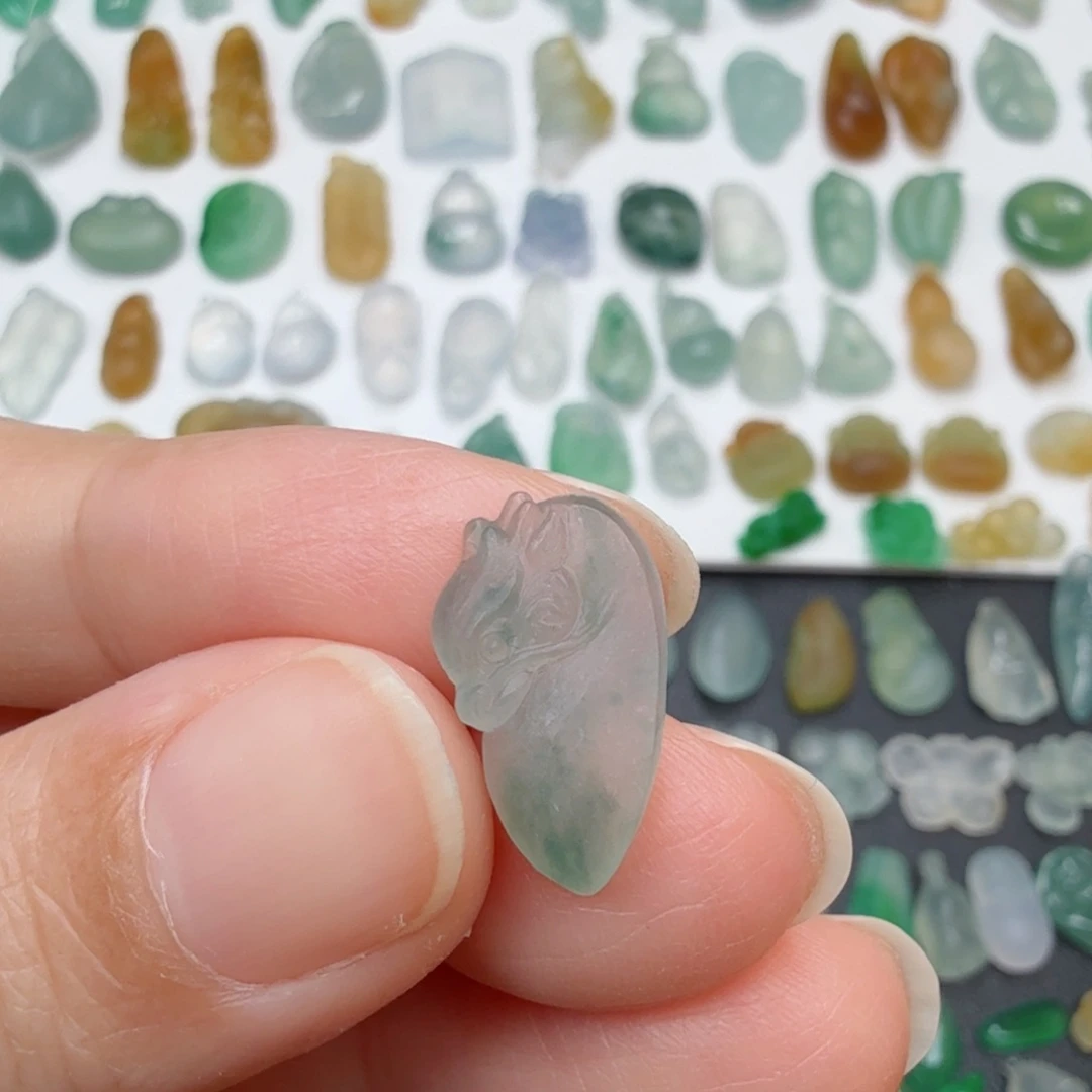 定制翡翠未镶嵌小龙