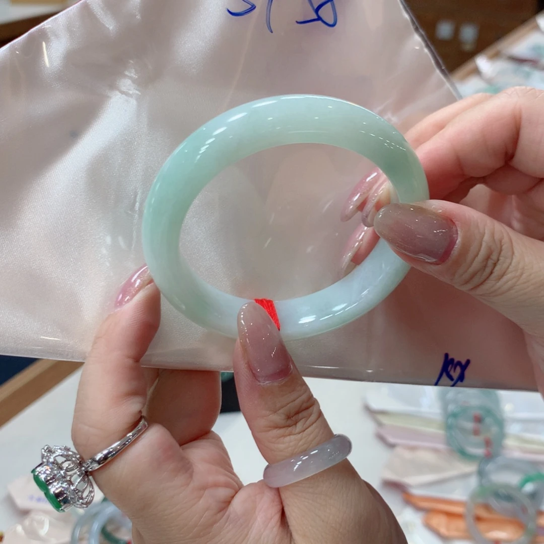 翡翠未镶嵌手镯48小时鉴赏