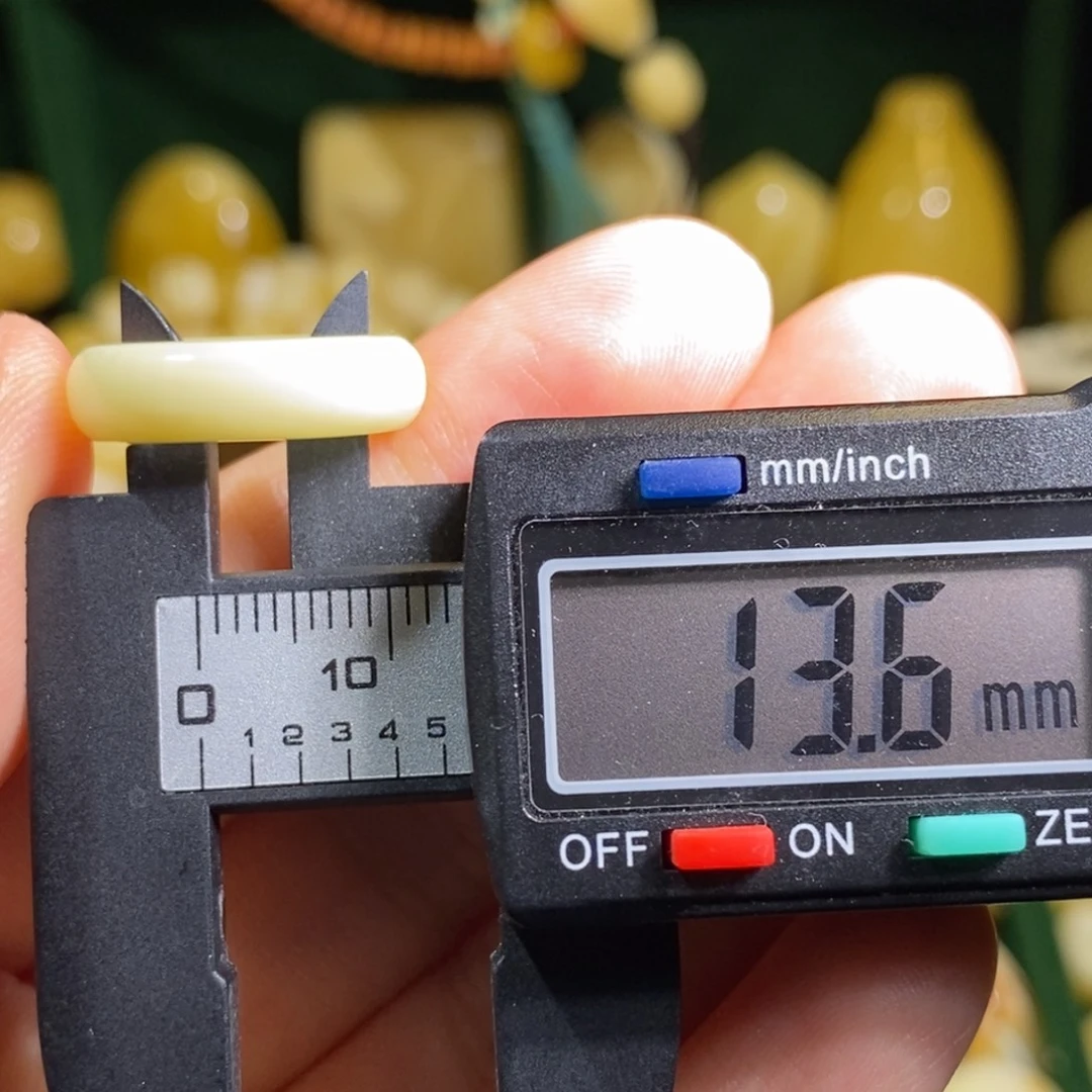 蜜蜡未镶嵌裸石配饰