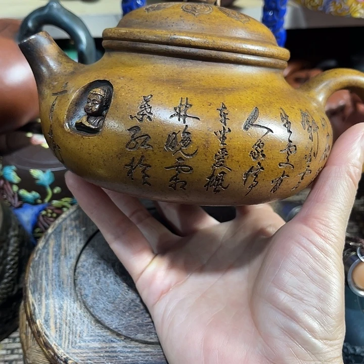 茶壶紫泥原矿泥料手工制作的一把紫砂壶。
