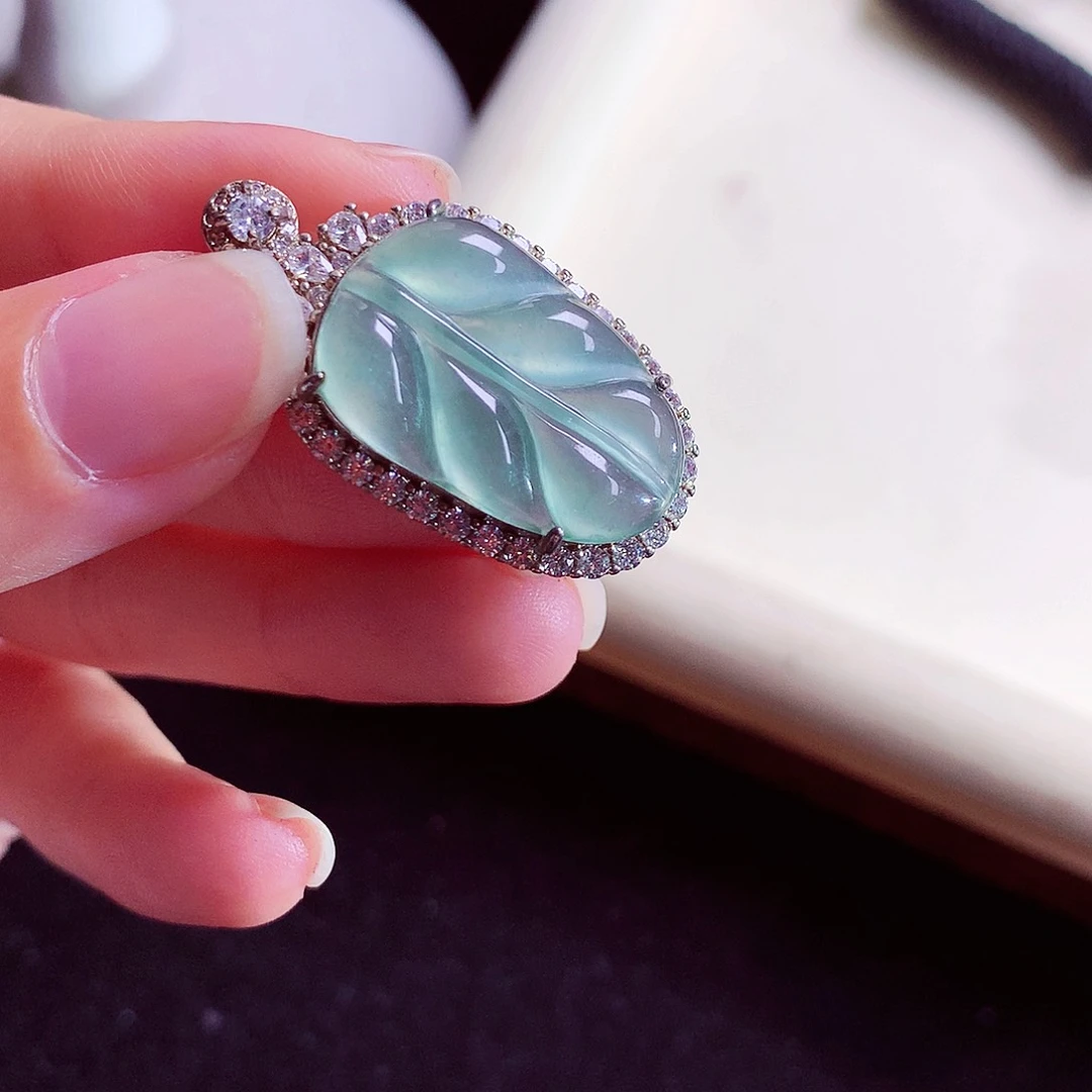 颈饰未镶嵌翡翠天然