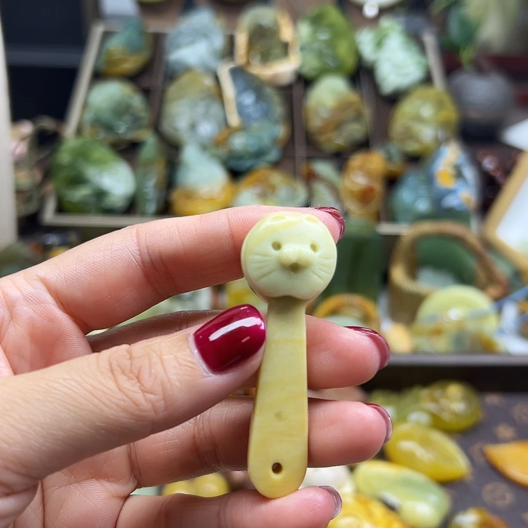 梅***莎岫玉未镶嵌颈饰糖