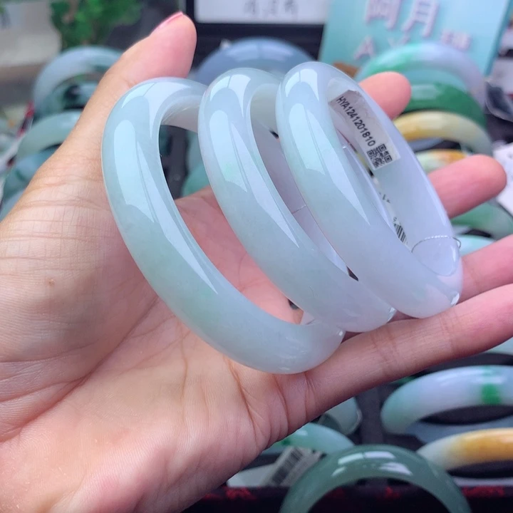 翡翠手镯未镶嵌天然翡翠