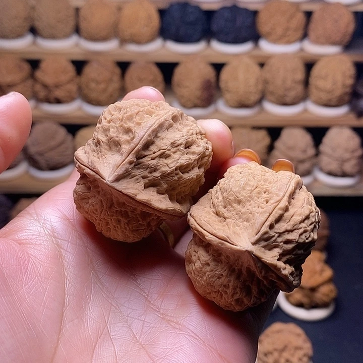 吊坠文玩核桃苍山神座三棱41mm
