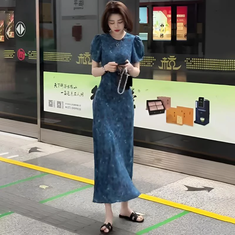 漫步洱海茶歇法式气质扎染泡泡袖连衣裙夏季修身设计感包臀长裙子