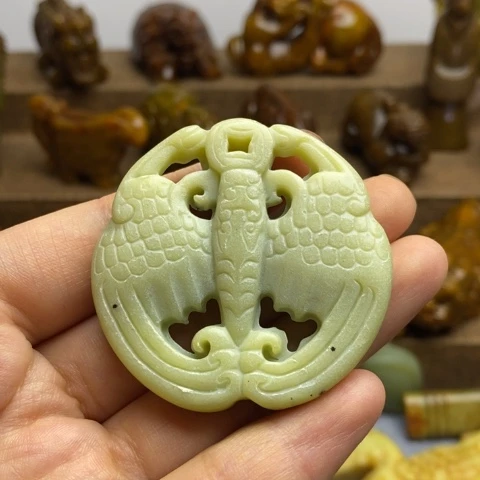 蛇纹石玉未镶嵌颈饰01