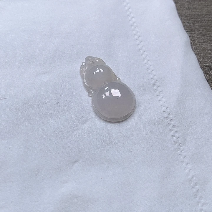 翡翠未镶嵌颈饰葫芦