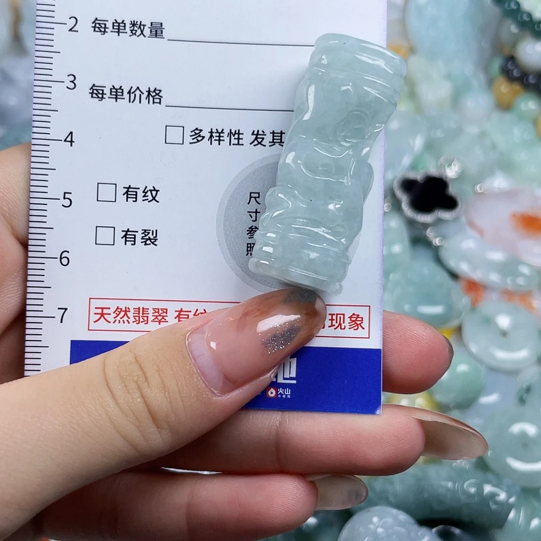 翡翠未镶嵌颈饰1095