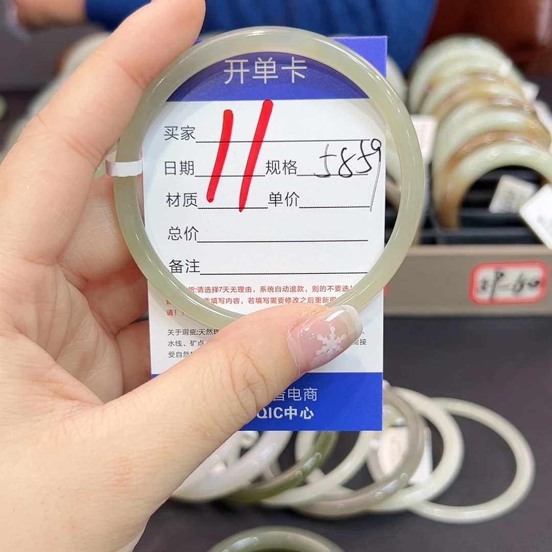 和田玉手镯未镶嵌