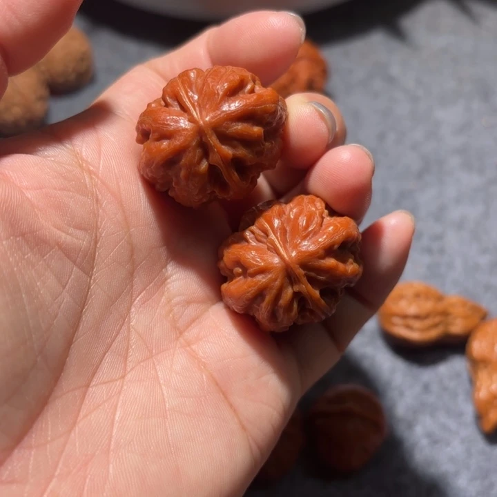 小***！文玩核桃把件野生核桃秋子手捻138