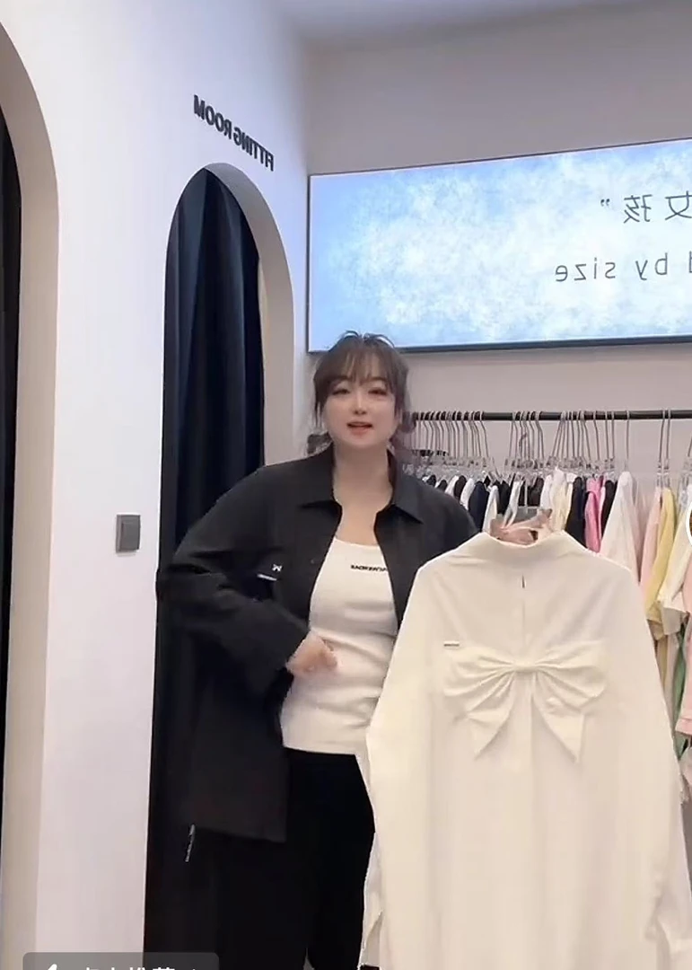 2025广州胖MM春季新款21551后背大蝴蝶结衬衫