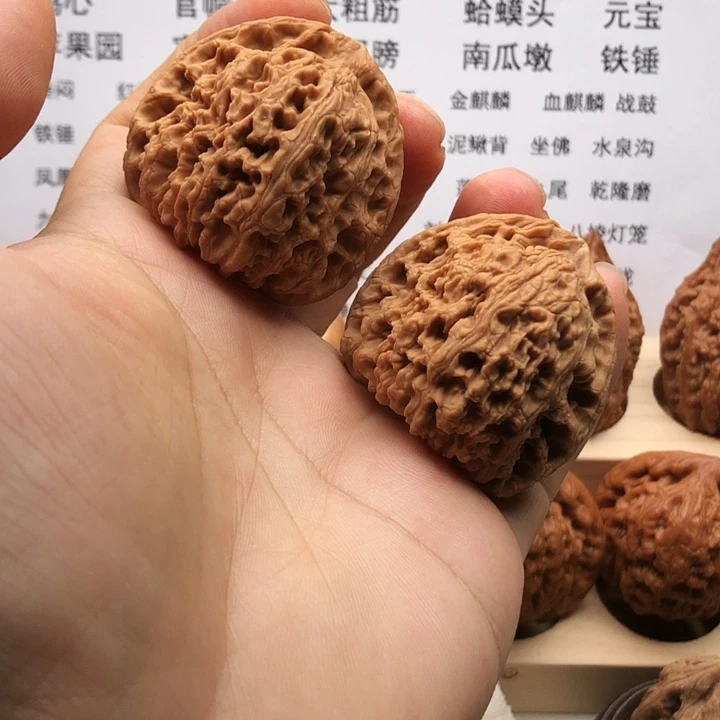 把件文玩核桃?****呐南疆石，边42，有虚尖