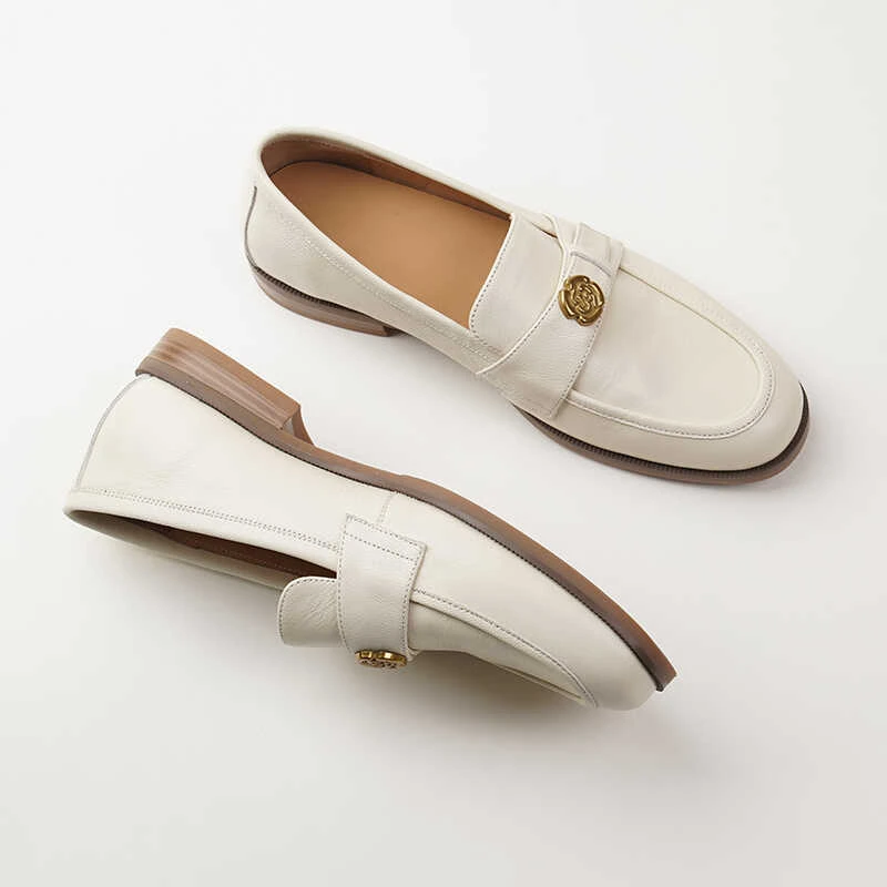 白色羊皮软皮山茶花一脚蹬乐福鞋女平底百搭舒适小皮鞋单鞋