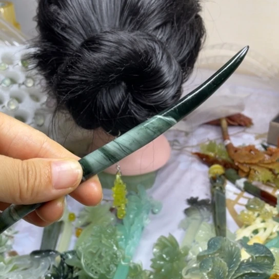 蛇纹石玉未镶嵌发饰毛*球