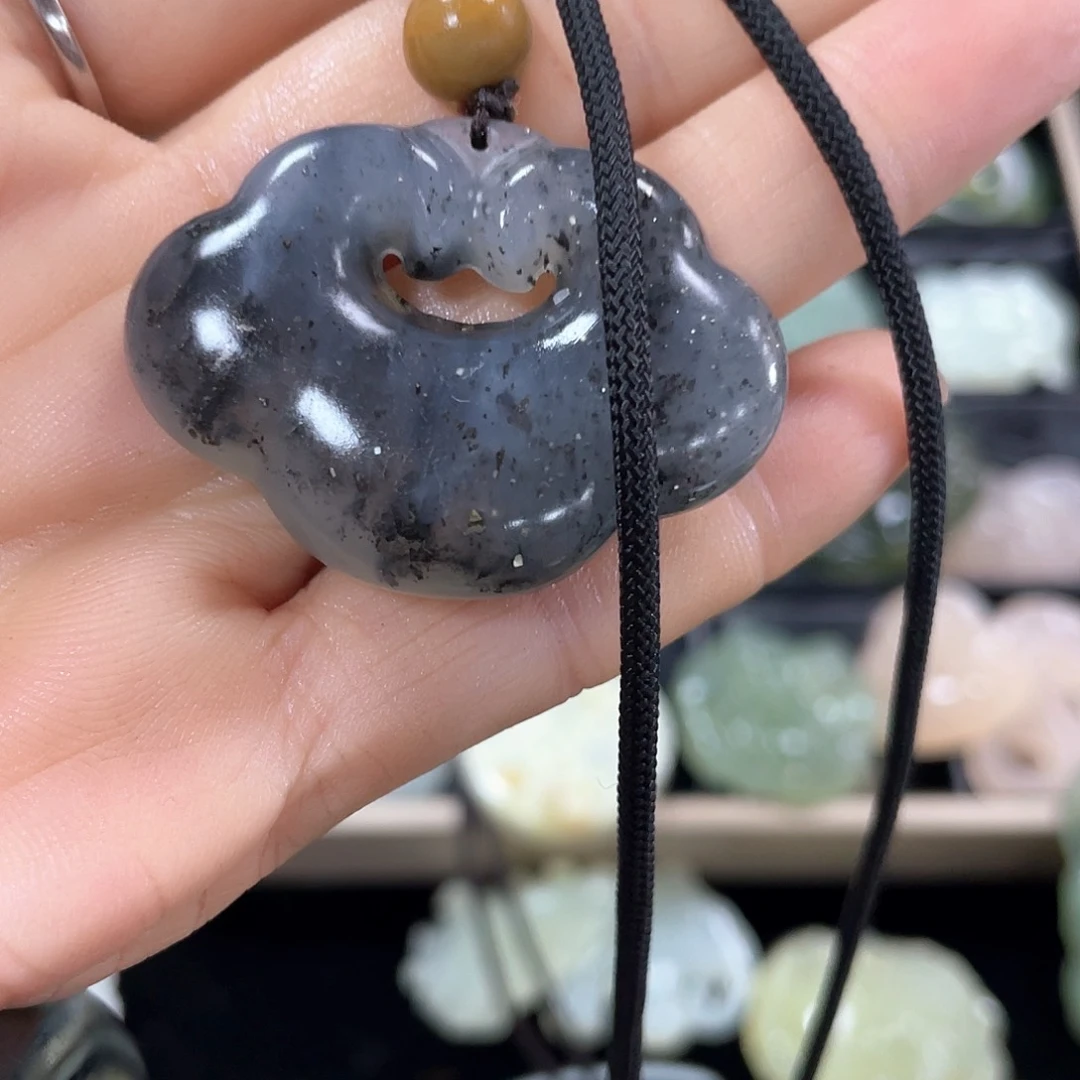 石英质玉颈饰合金