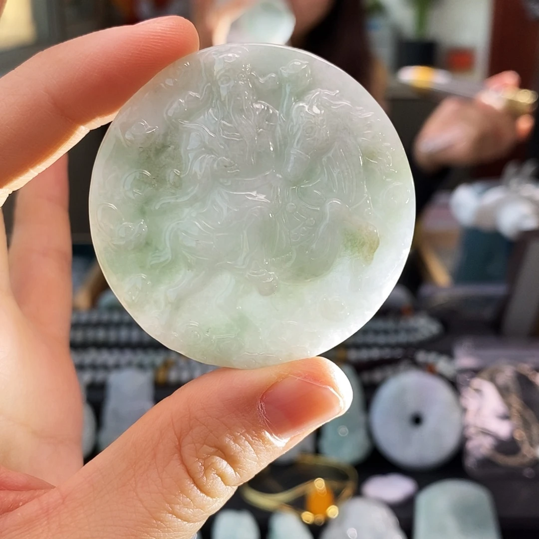 翡翠未镶嵌颈饰财神